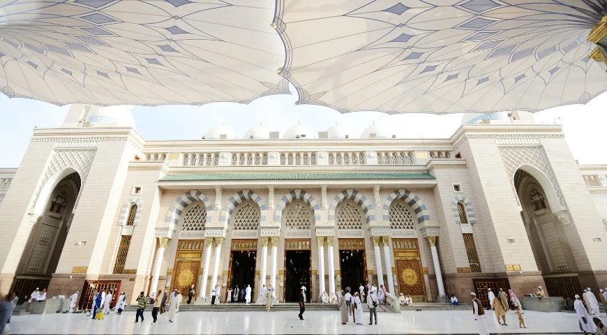 Arrive In Makkah & Perform Umrah